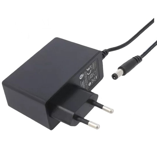 Hálózati DC adapter 12V, 2000 mA, 5,5 x 2,5mm csatlakozóval (POSC12200A-25)